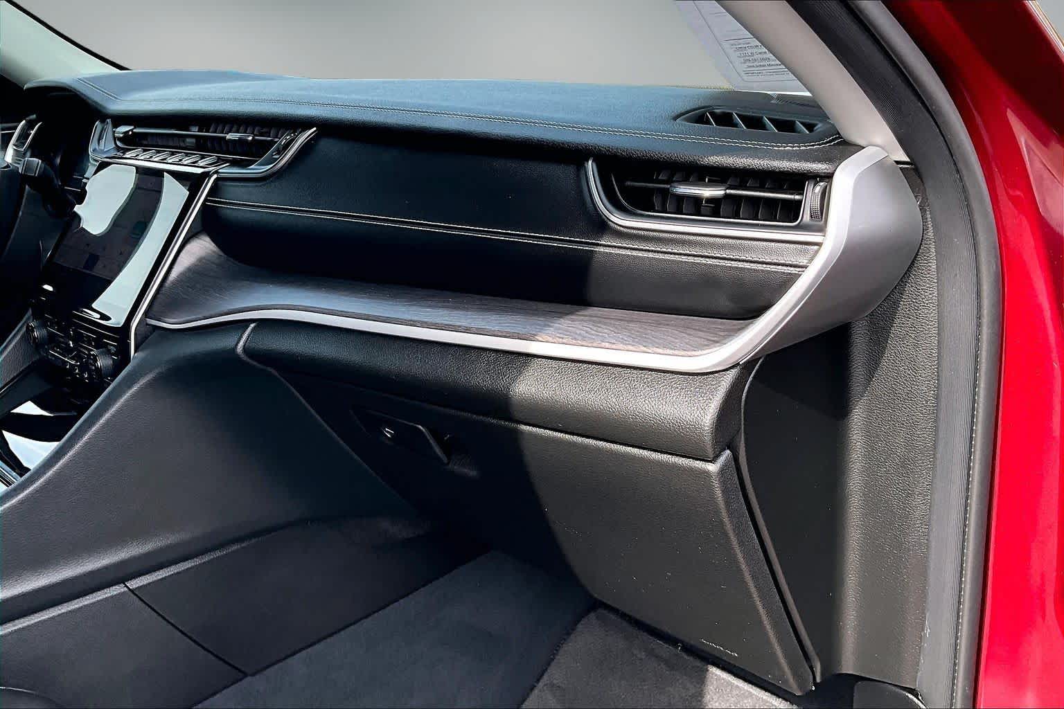 Thumbnail: 2023 Jeep Grand Cherokee - 23