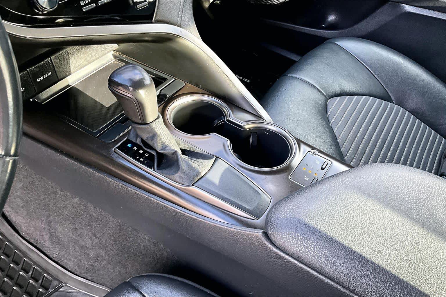 Thumbnail: 2022 Toyota Camry - 16