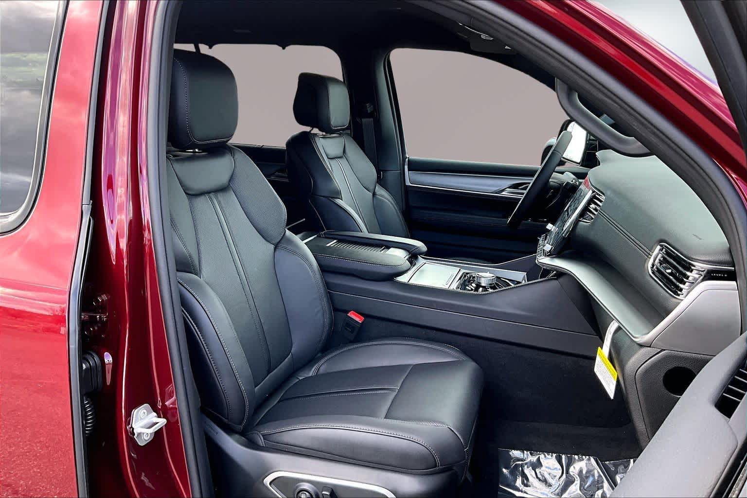 Thumbnail: 2026 Jeep Grand Wagoneer - 13