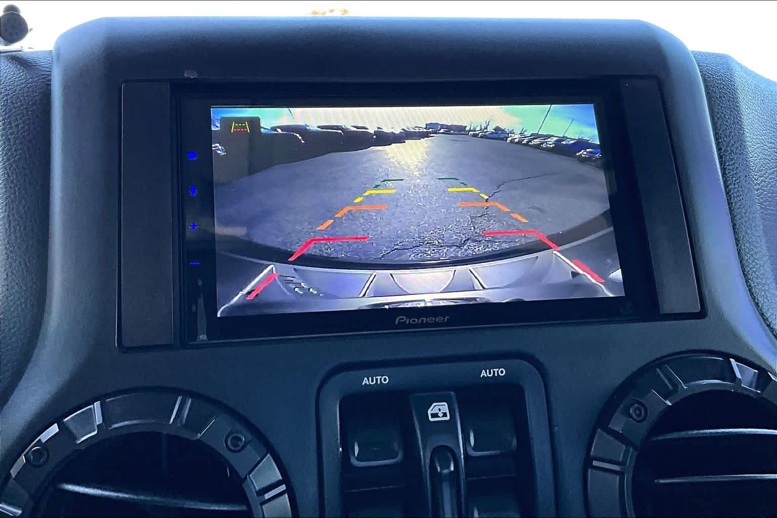 Thumbnail: 2018 Jeep Wrangler - 23