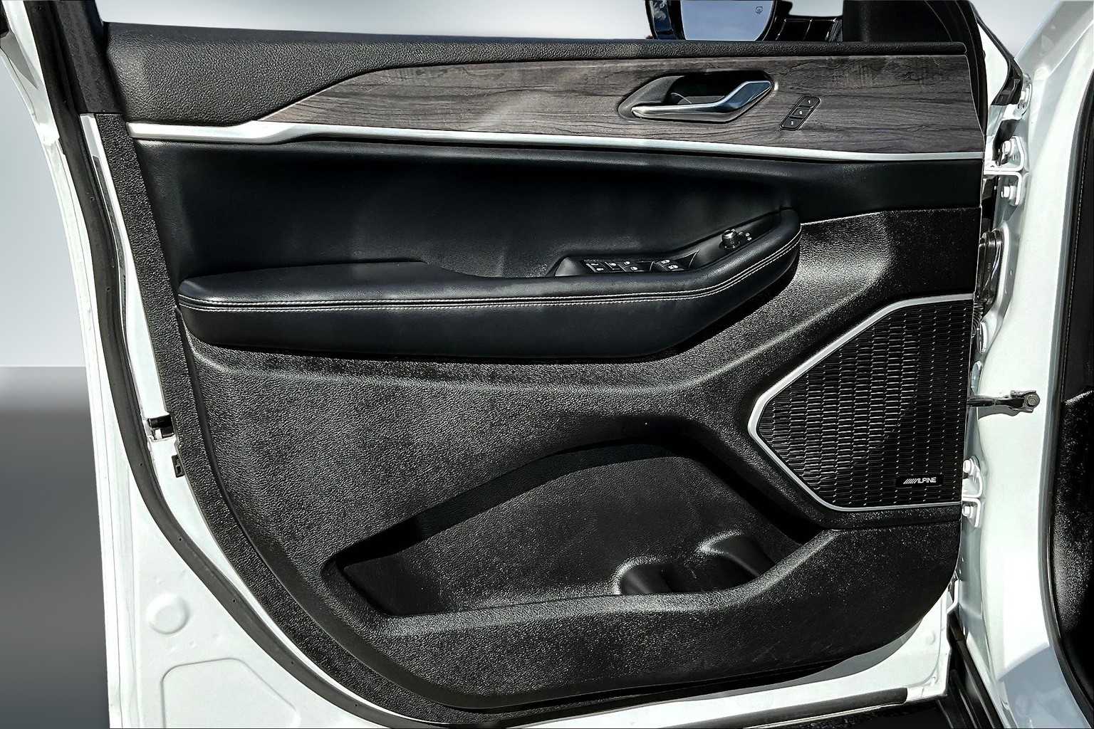 Thumbnail: 2024 Jeep Grand Cherokee - 27