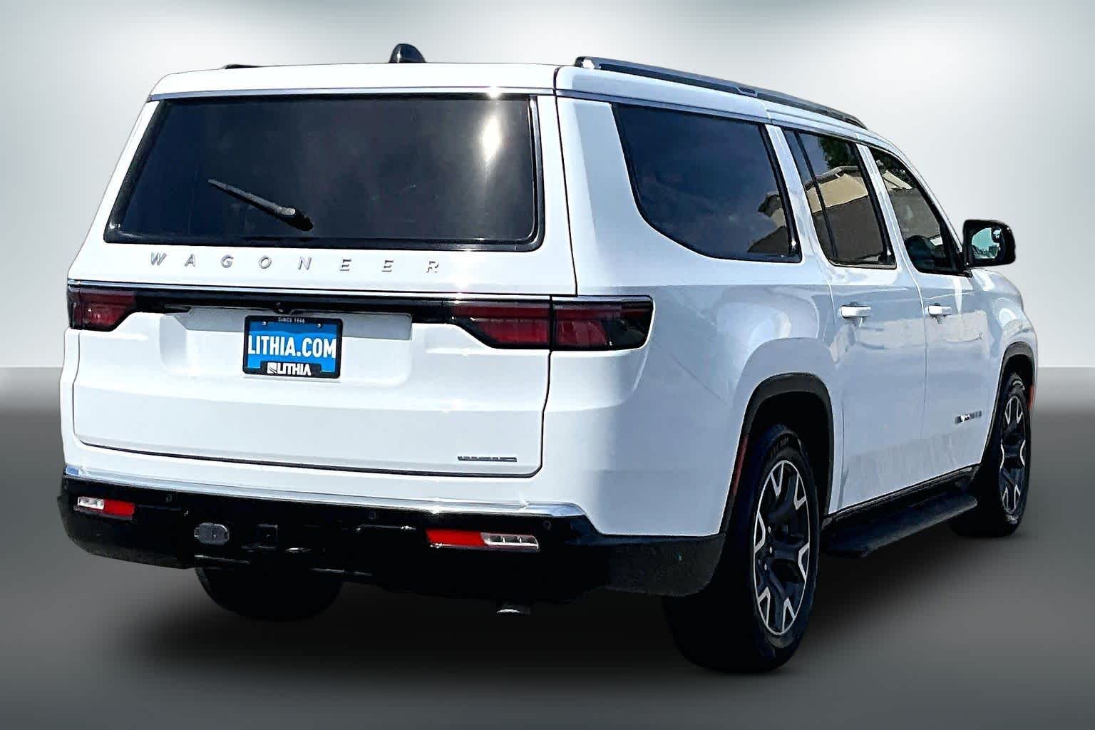 Thumbnail: 2024 Jeep Wagoneer - 22