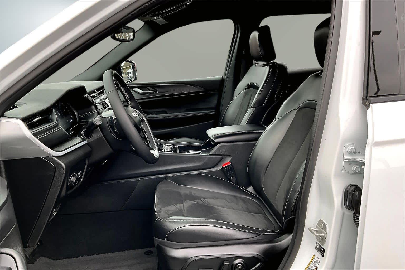 Thumbnail: 2024 Jeep Grand Cherokee L - 11