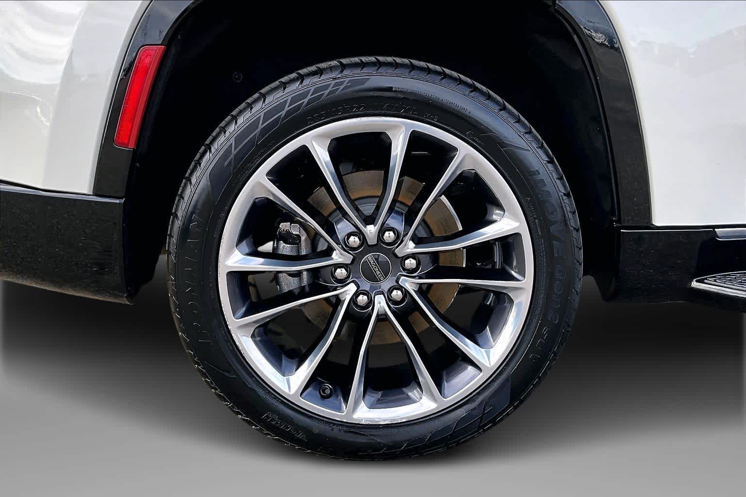 Thumbnail: 2022 Jeep Wagoneer - 37