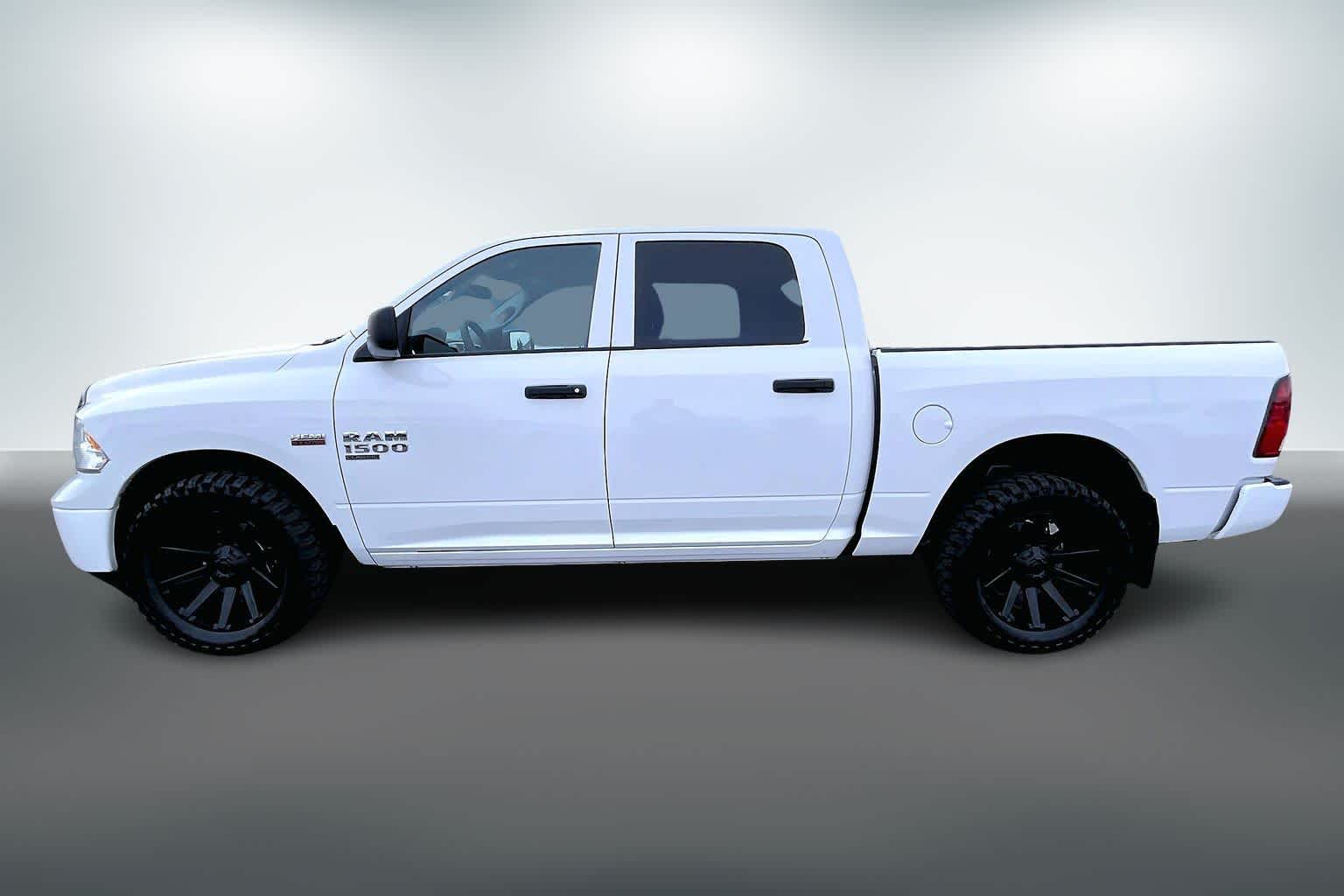 Thumbnail: 2022 RAM 1500 Classic - 3