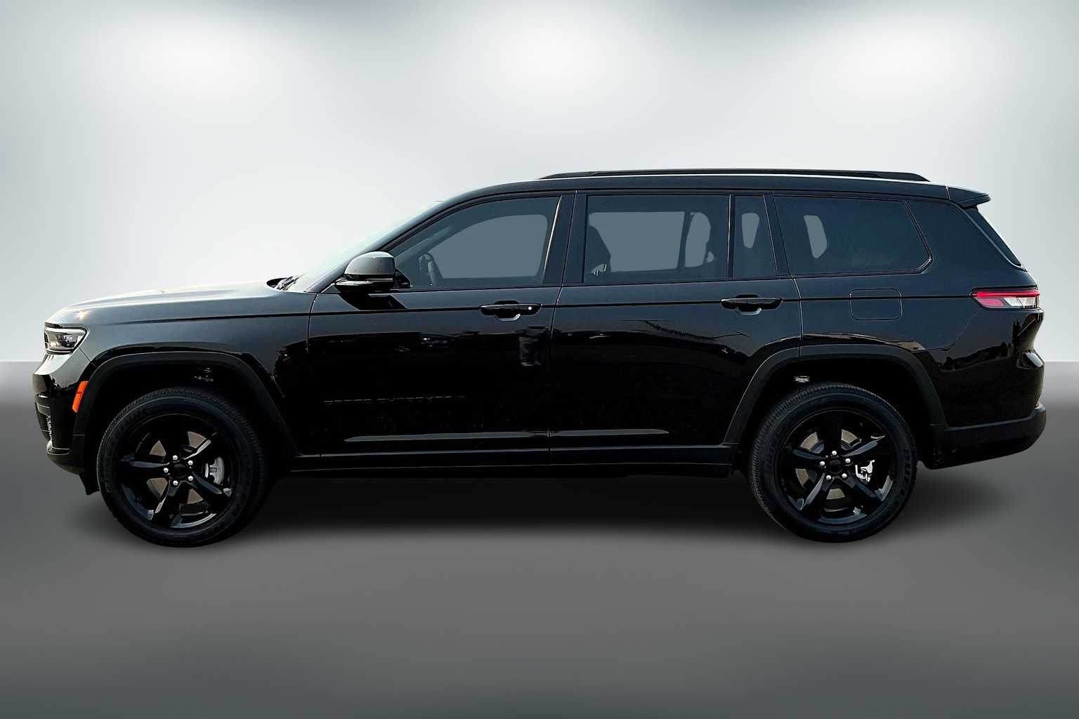 Thumbnail: 2025 Jeep Grand Cherokee - 3