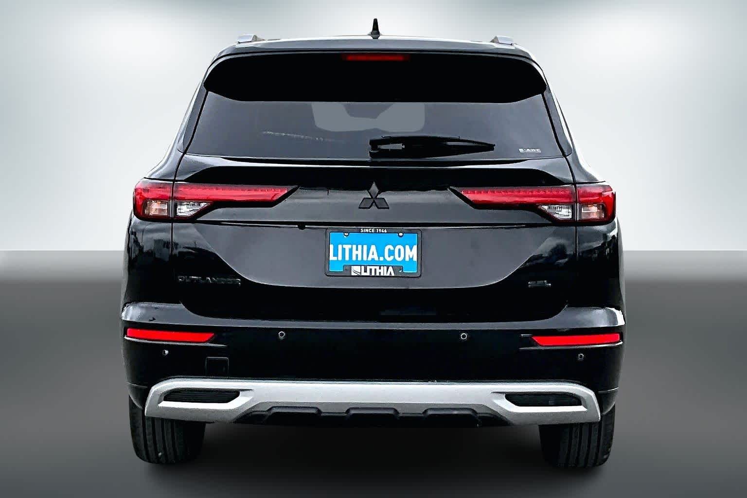 Thumbnail: 2022 Mitsubishi Outlander - 4