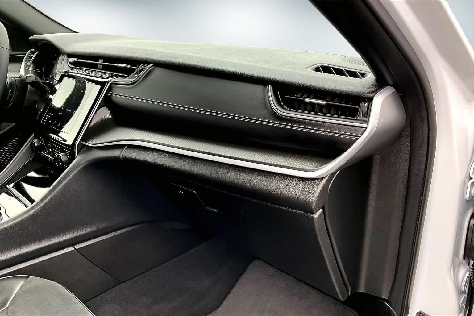 Thumbnail: 2024 Jeep Grand Cherokee L - 22