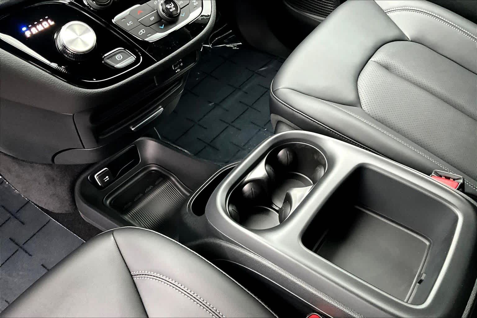 Thumbnail: 2026 Chrysler Pacifica - 17