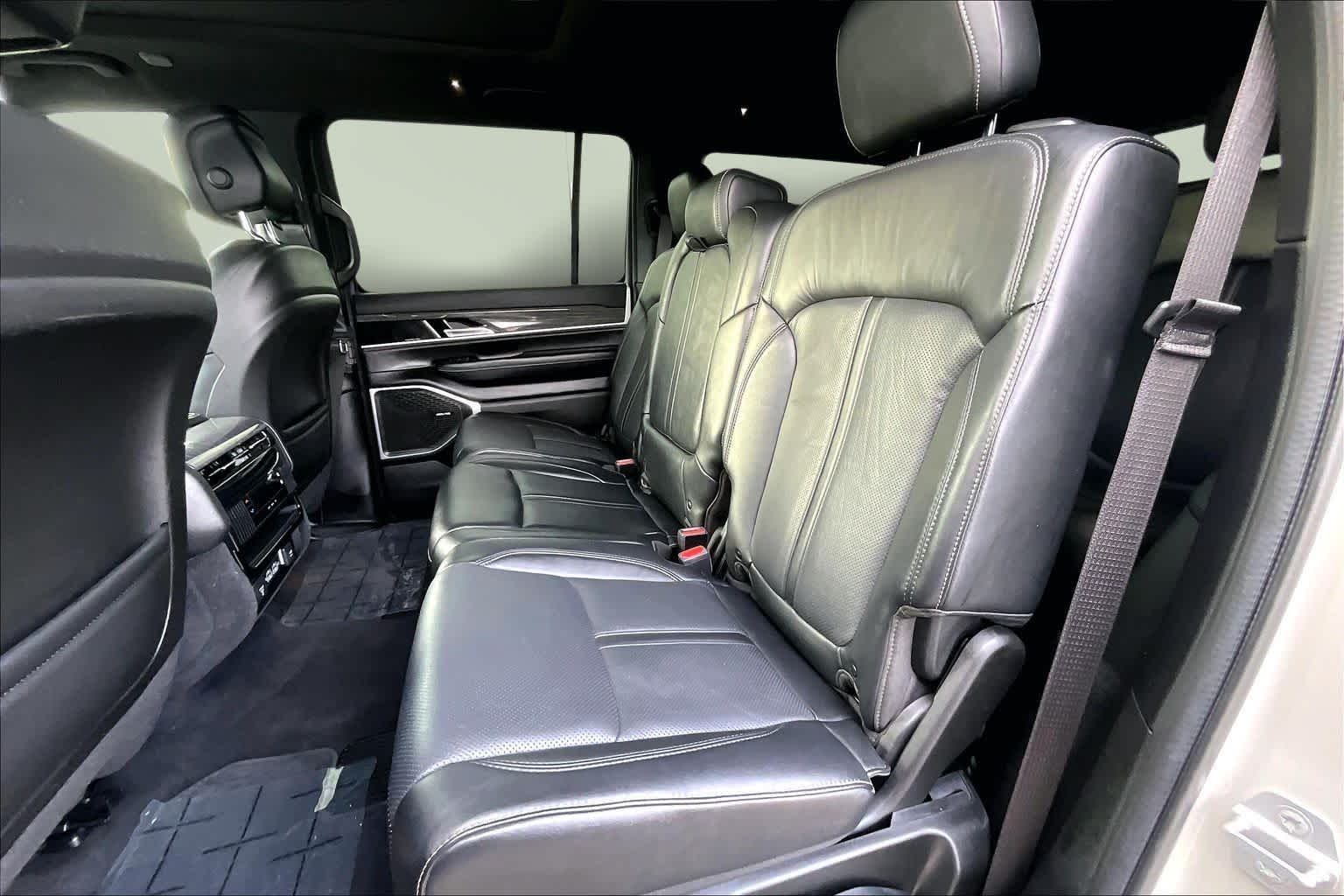 Thumbnail: 2022 Jeep Wagoneer - 29