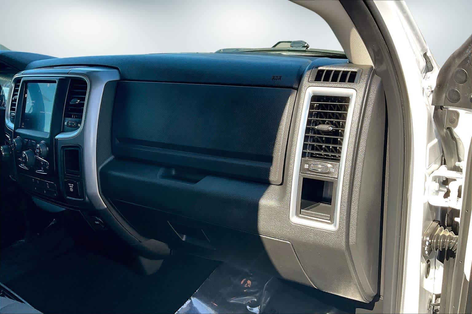 Thumbnail: 2022 RAM 1500 Classic - 23