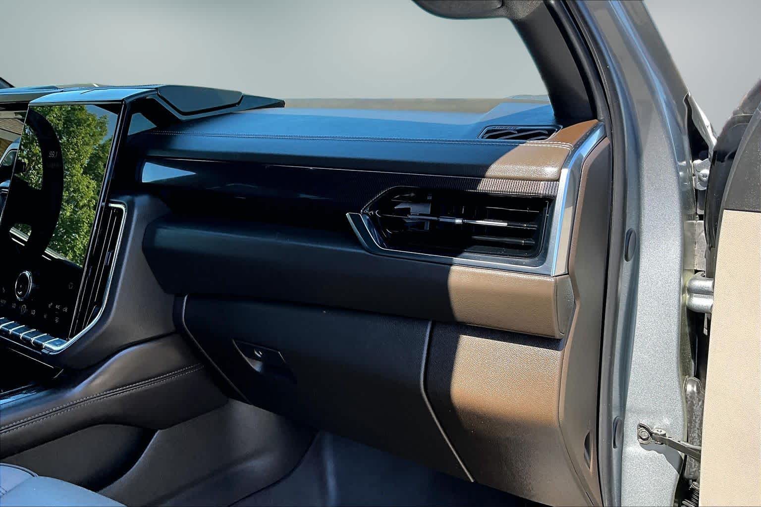 Thumbnail: 2025 GMC Yukon XL - 22