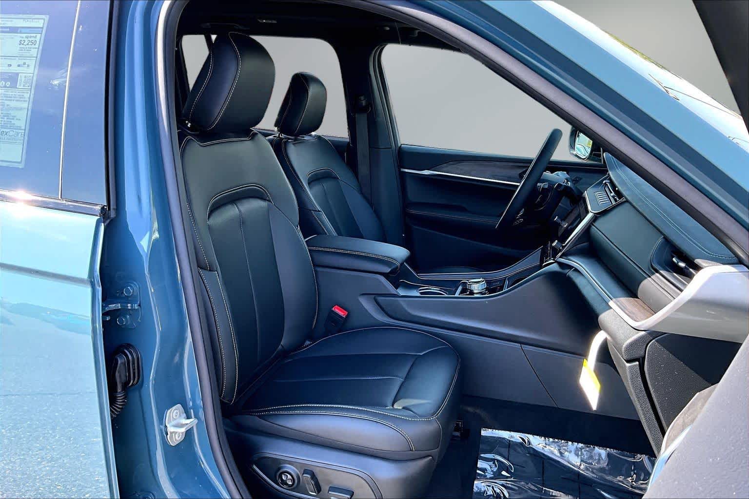 Thumbnail: 2026 Jeep Grand Cherokee - 13