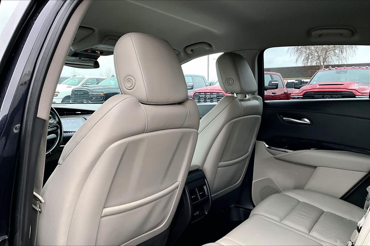 Thumbnail: 2023 Cadillac XT4 - 12