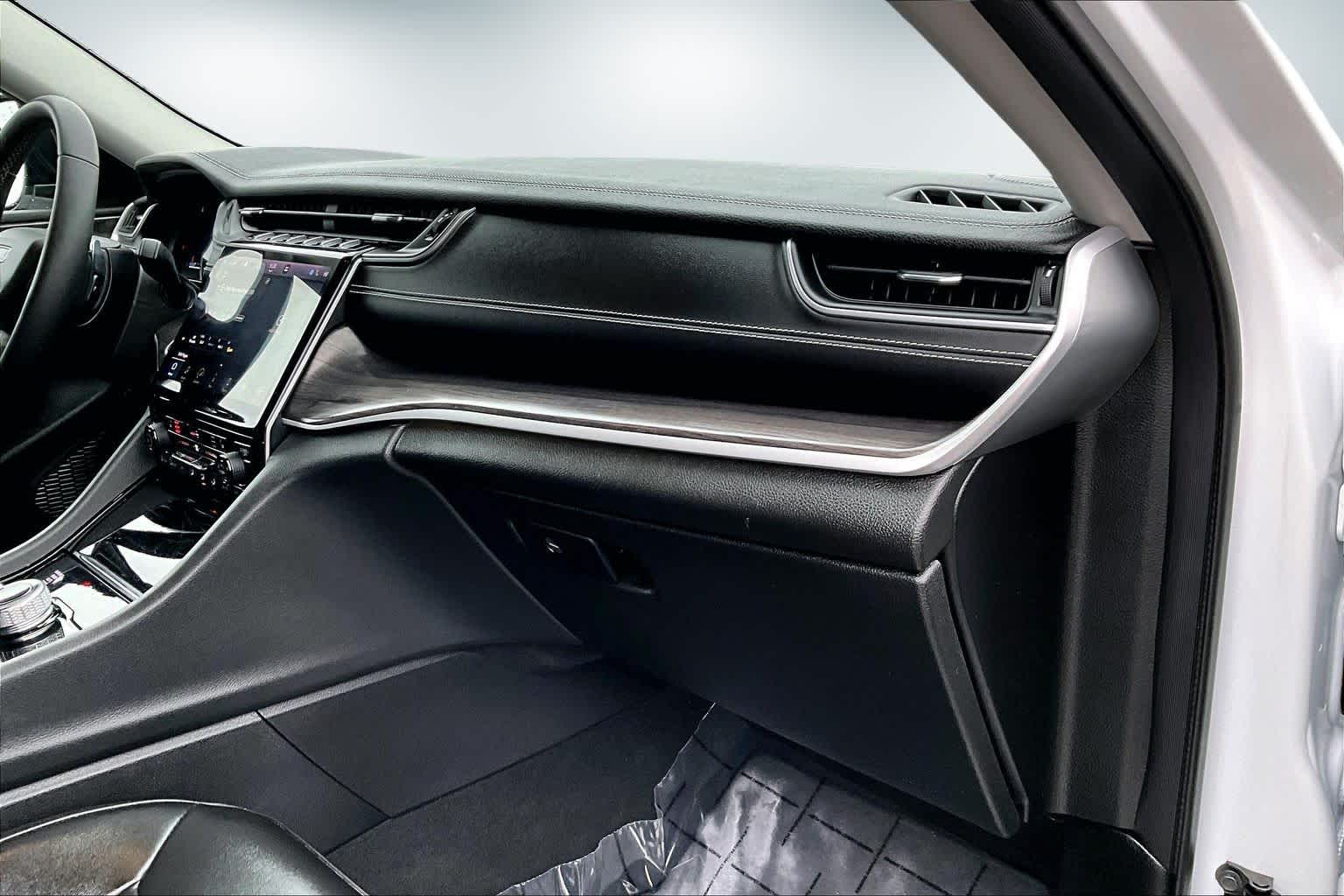 Thumbnail: 2023 Jeep Grand Cherokee - 22