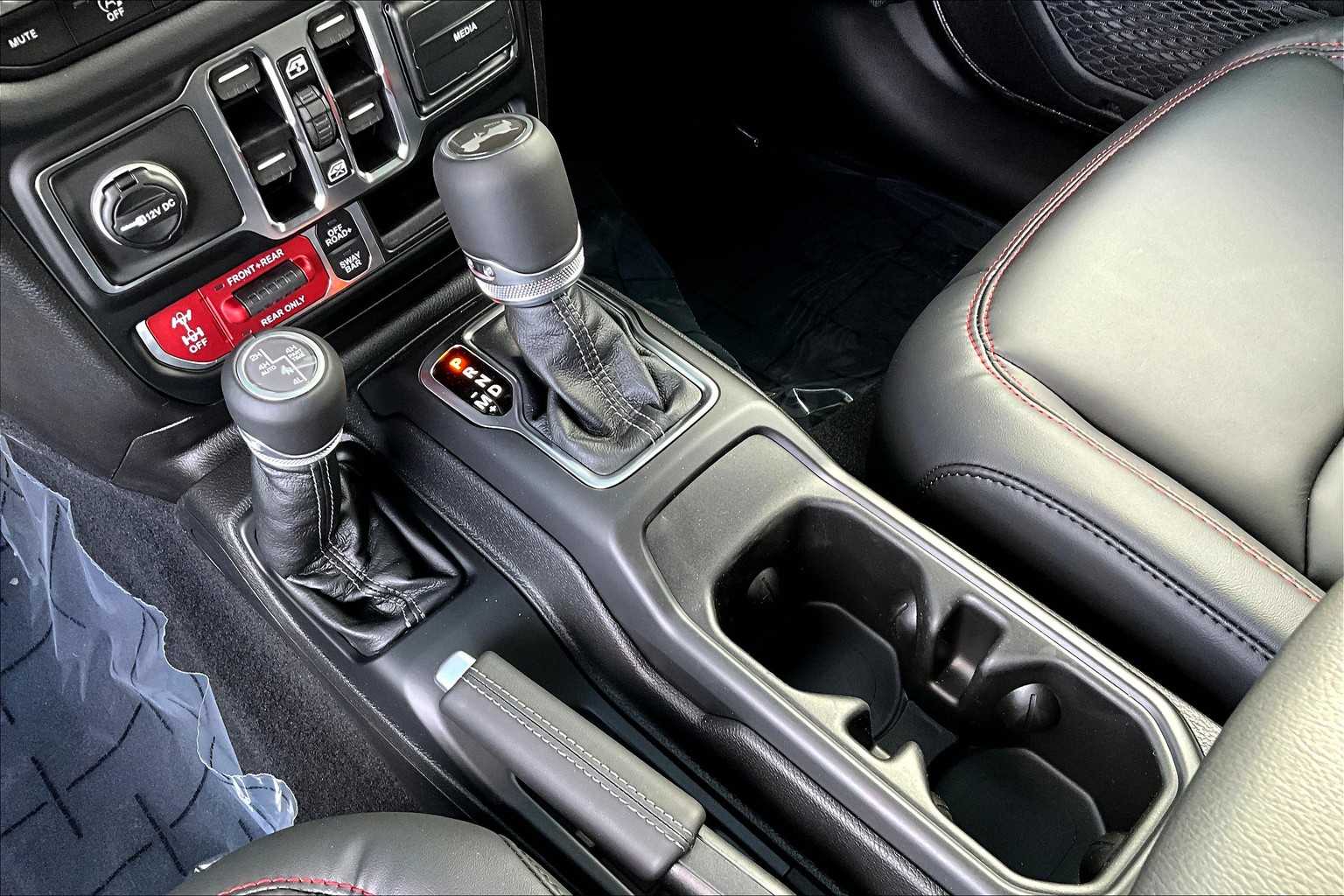 Thumbnail: 2025 Jeep Wrangler - 17