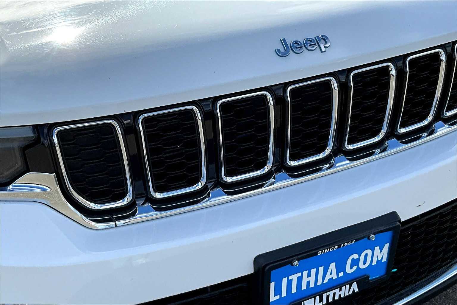 Thumbnail: 2024 Jeep Grand Cherokee - 34