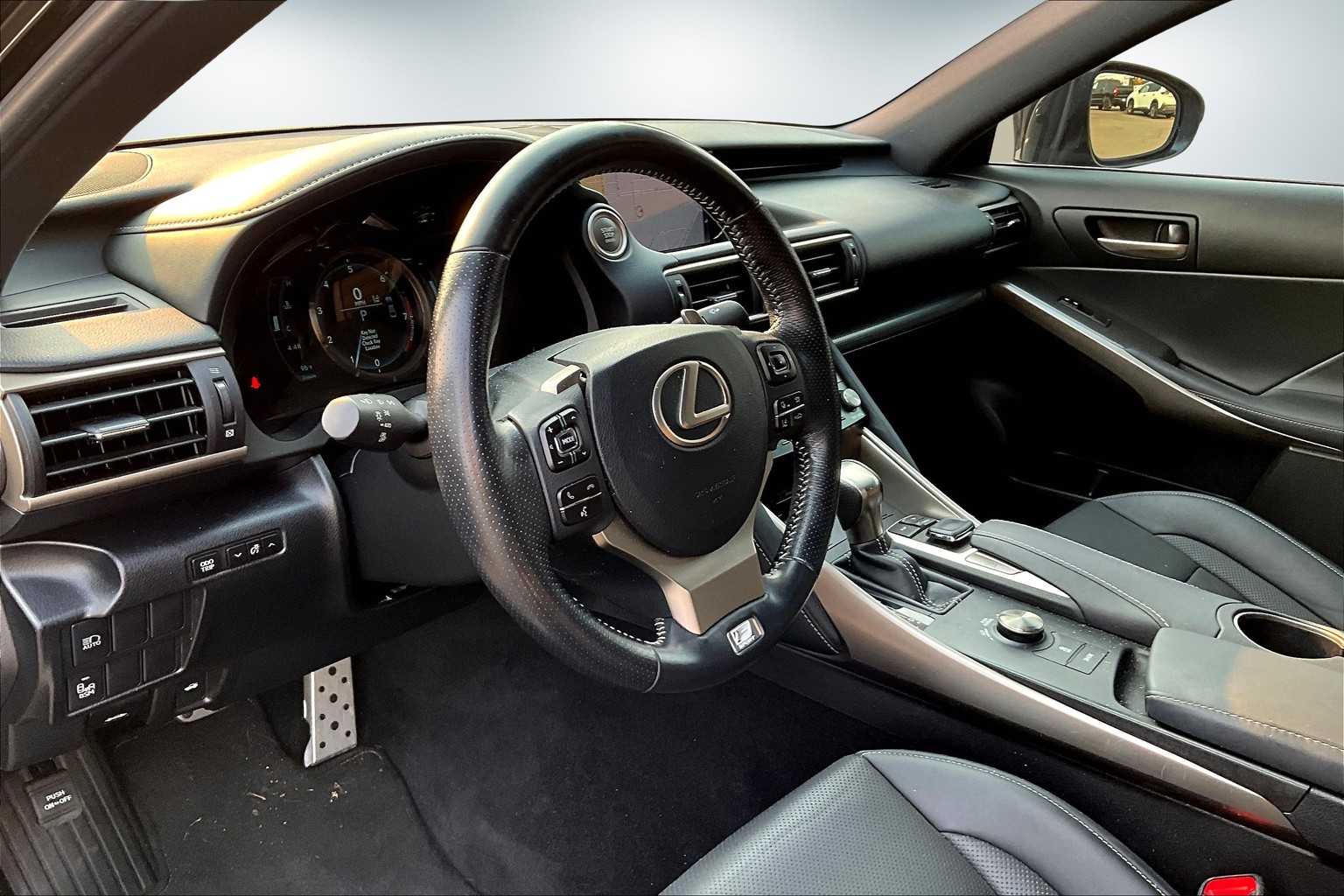 Thumbnail: 2017 Lexus IS - 5