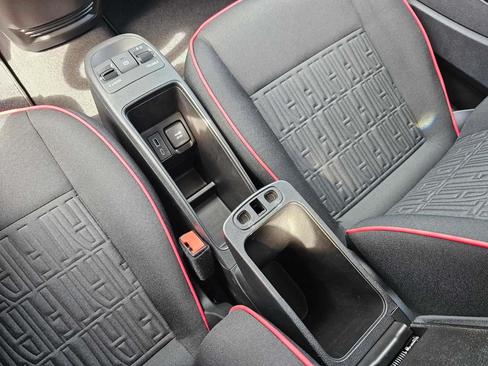 Thumbnail: 2024 Fiat 500e - 22