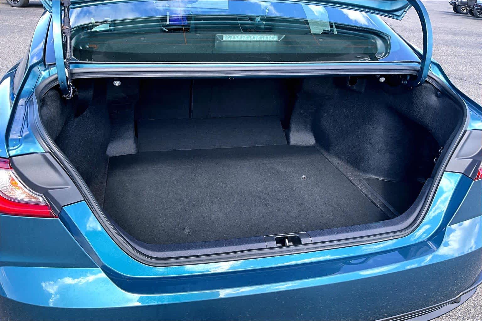 Thumbnail: 2025 Toyota Camry - 18