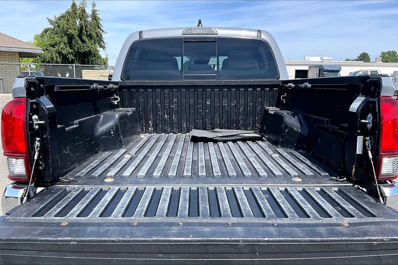 Thumbnail: 2020 Toyota Tacoma - 18