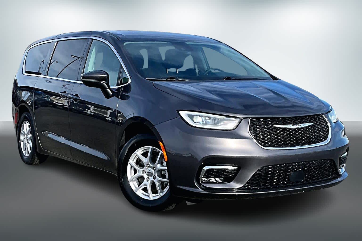 Thumbnail: 2023 Chrysler Pacifica - 21