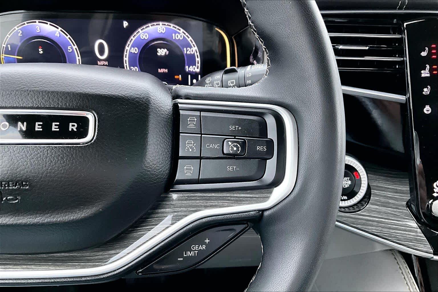 Thumbnail: 2022 Jeep Wagoneer - 25