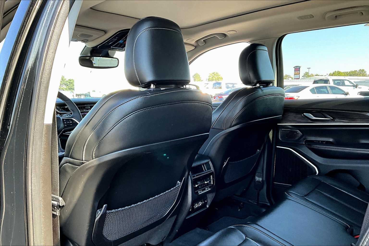 Thumbnail: 2023 Jeep Grand Cherokee - 12