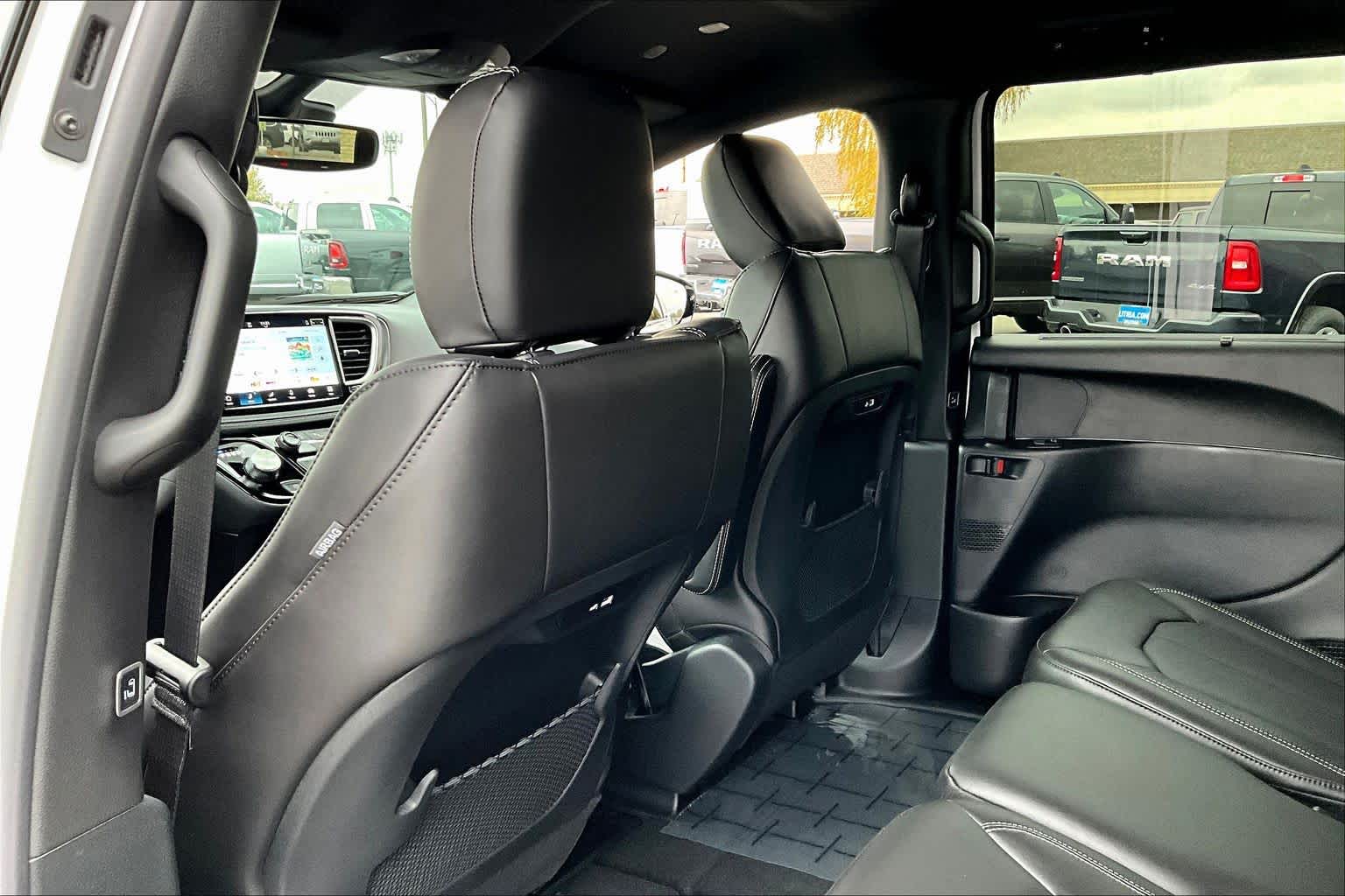 Thumbnail: 2026 Chrysler Pacifica - 12