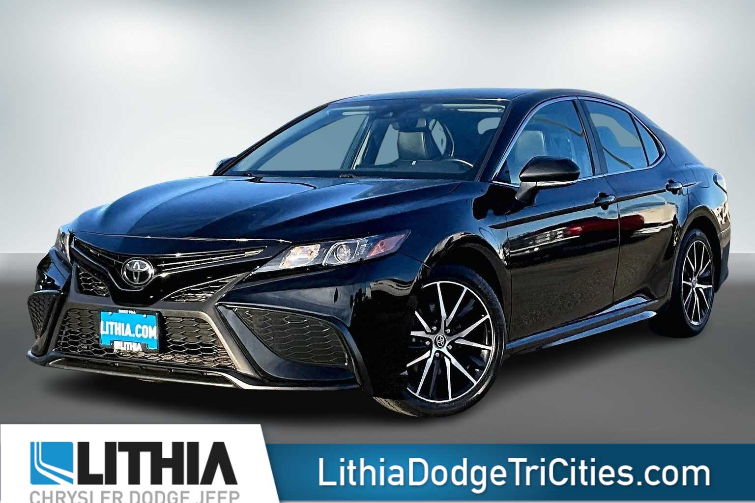 2023 Toyota Camry SE's photo