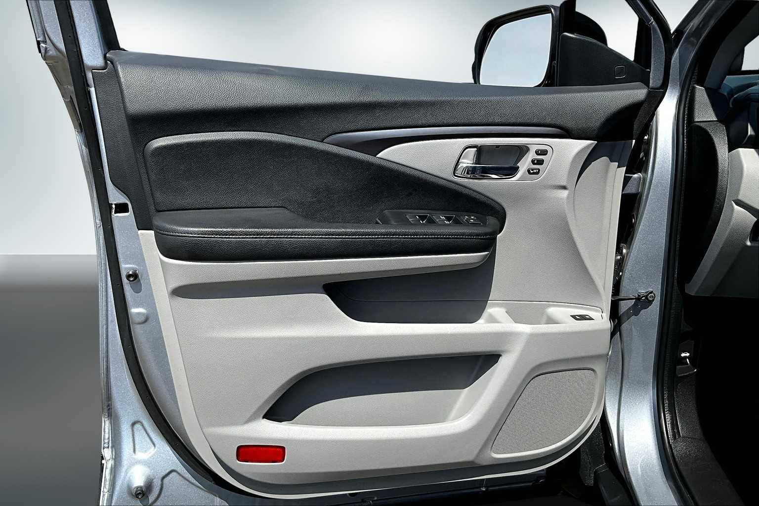 Thumbnail: 2022 Honda Pilot - 27