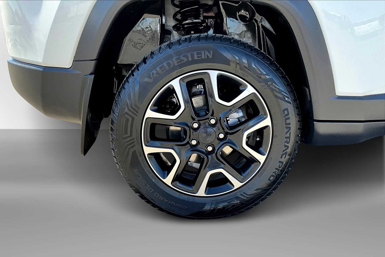 Thumbnail: 2020 Jeep Compass - 36