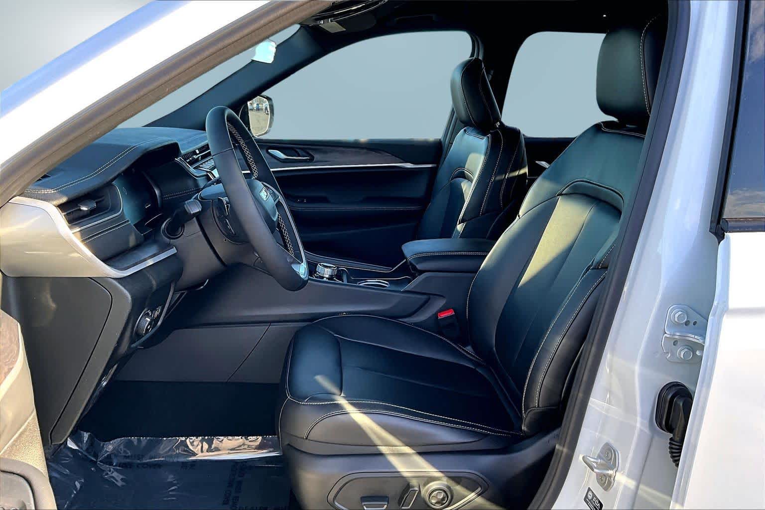 Thumbnail: 2025 Jeep Grand Cherokee - 11