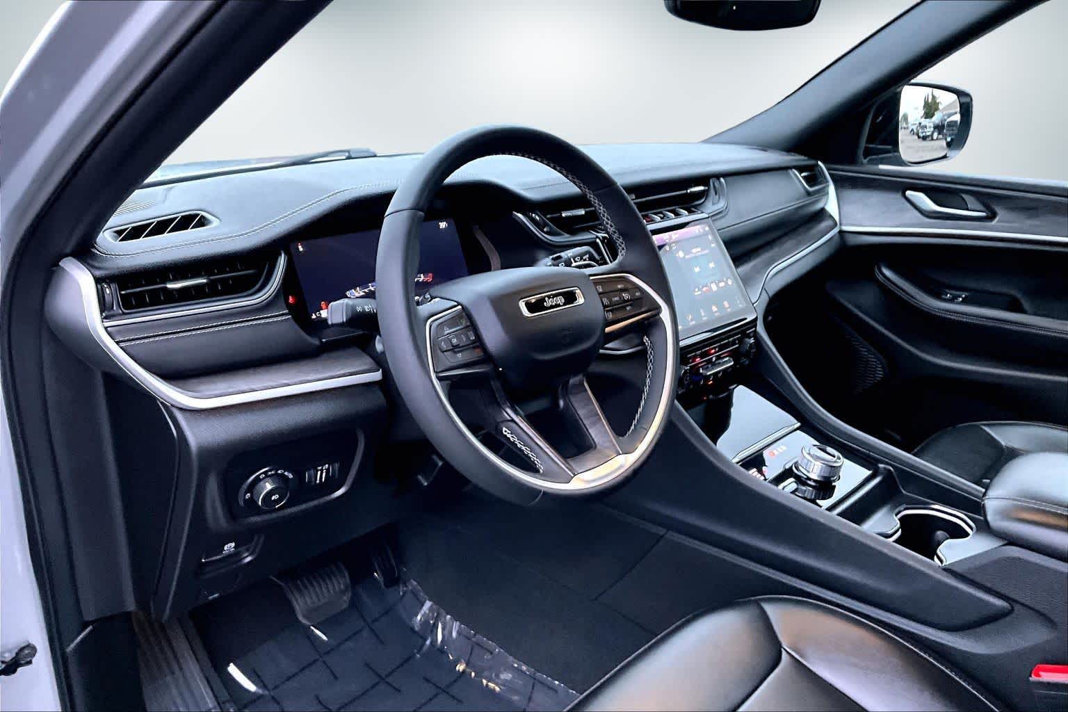 Thumbnail: 2024 Jeep Grand Cherokee L - 2