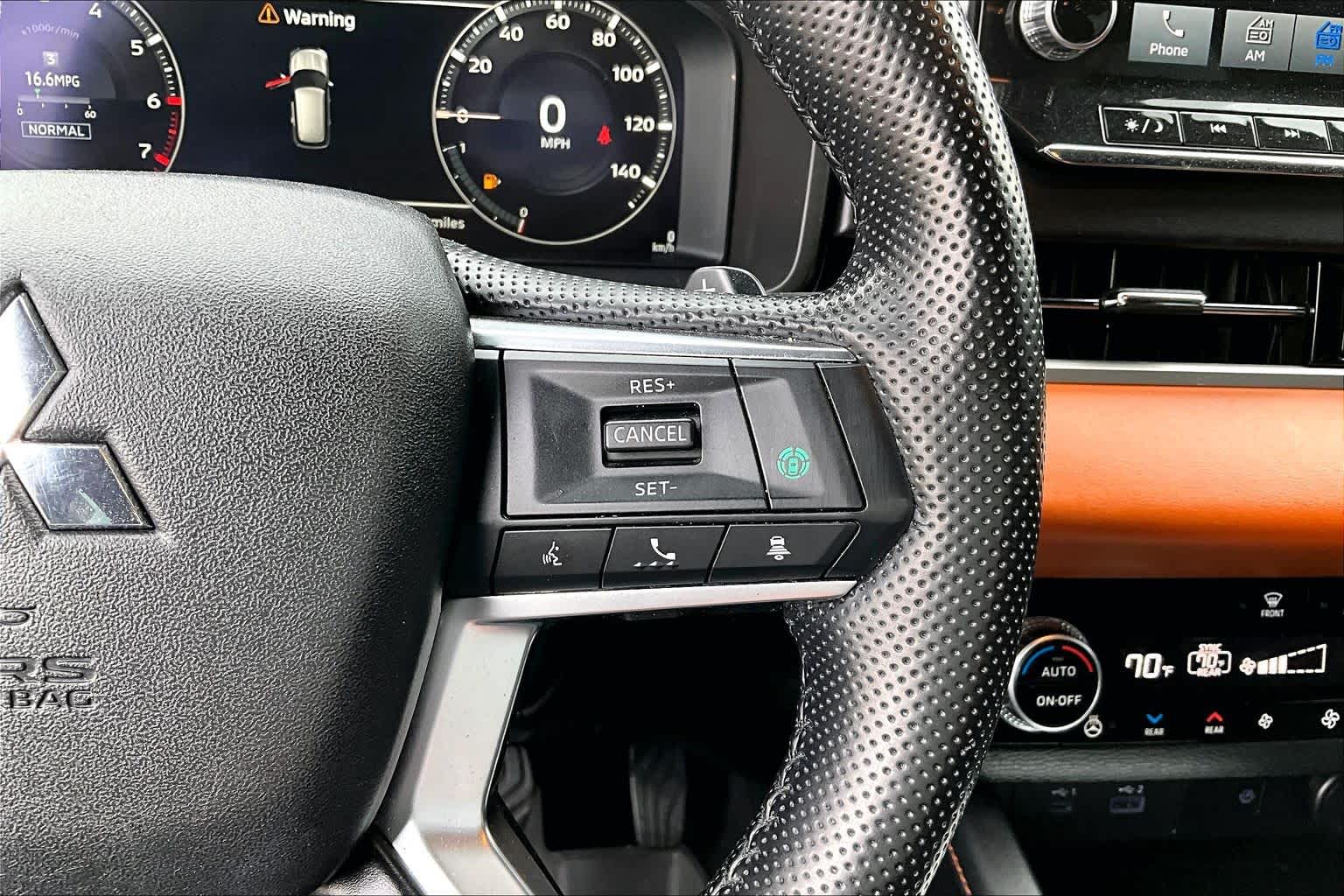 Thumbnail: 2022 Mitsubishi Outlander - 23