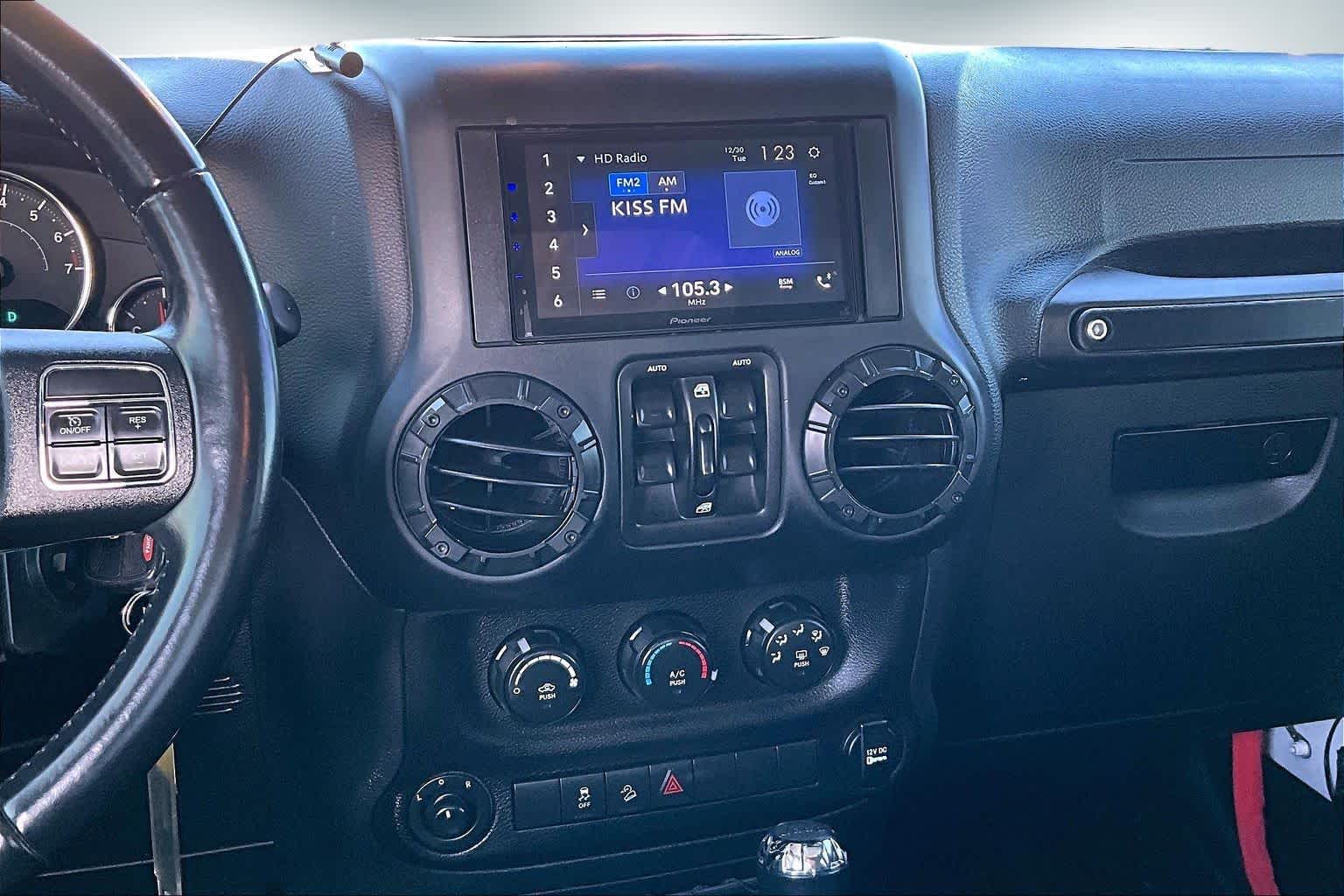 Thumbnail: 2018 Jeep Wrangler - 13