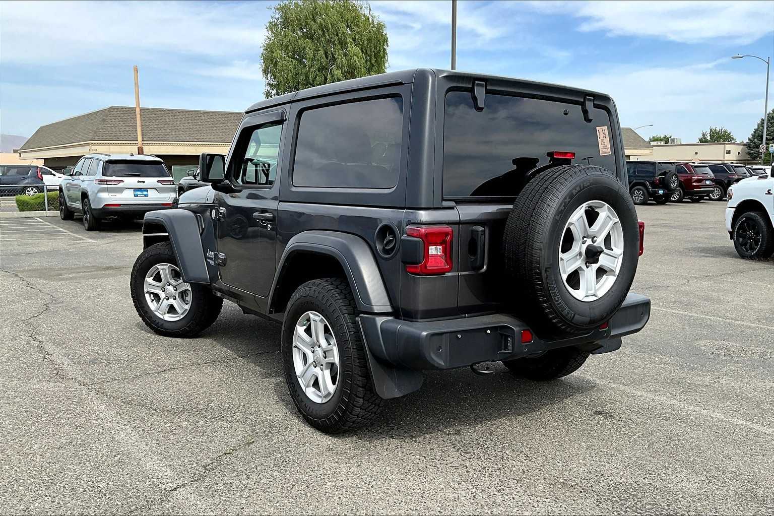 2021 Jeep Wrangler Sport 3