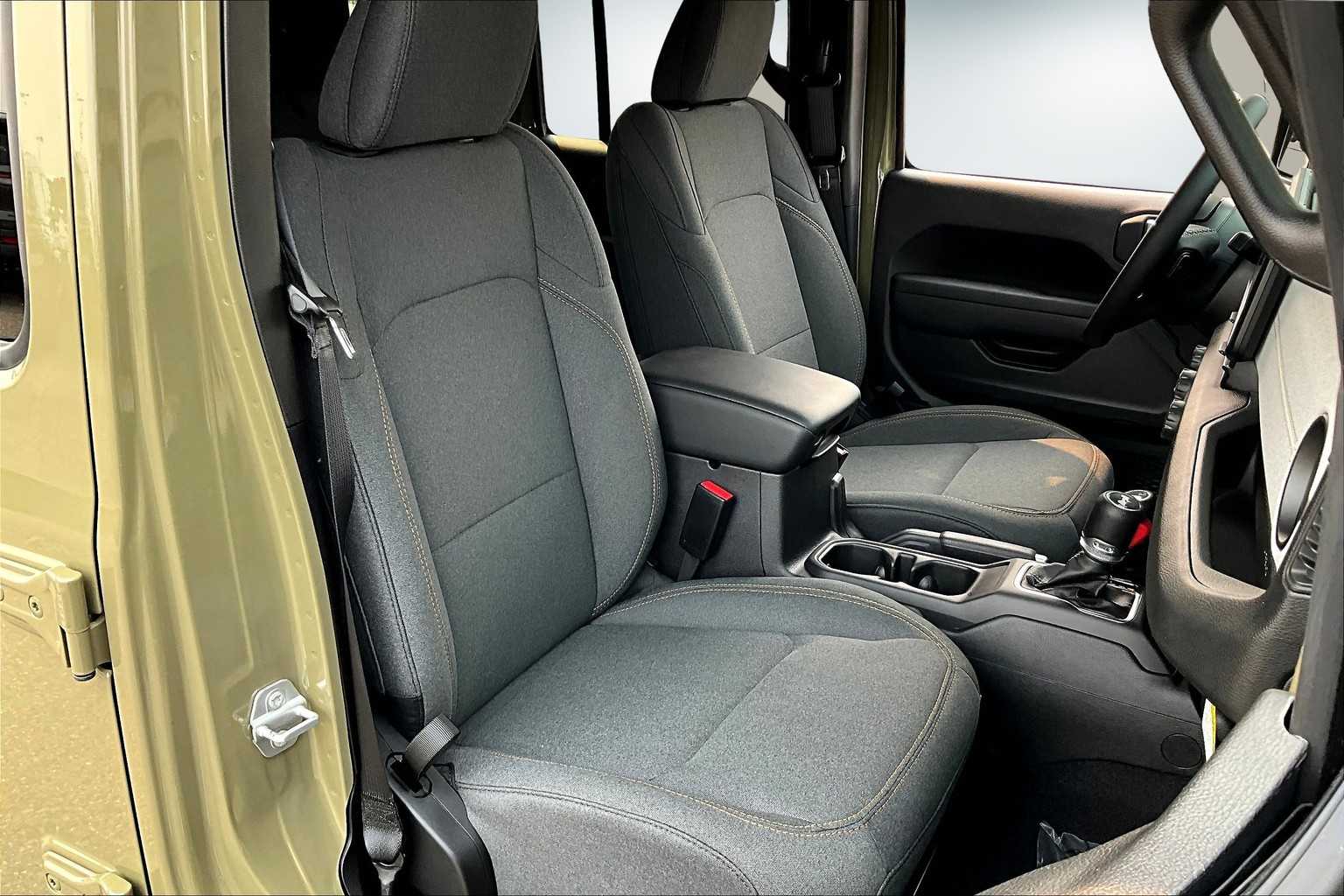 Thumbnail: 2025 Jeep Wrangler - 14