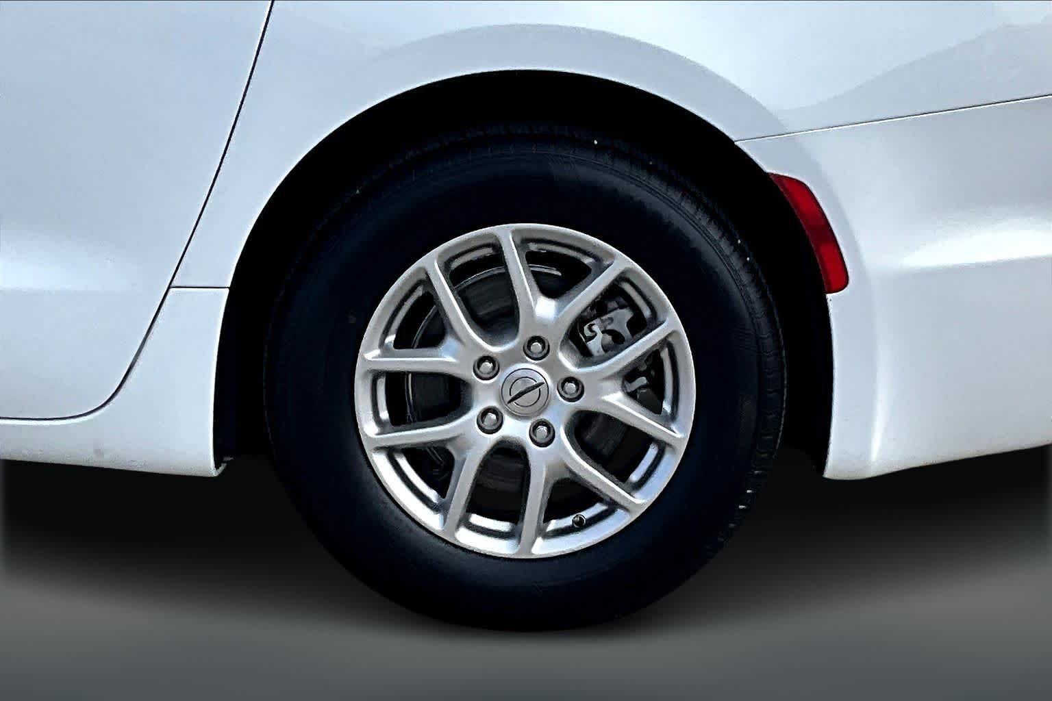 Thumbnail: 2024 Chrysler Pacifica - 34