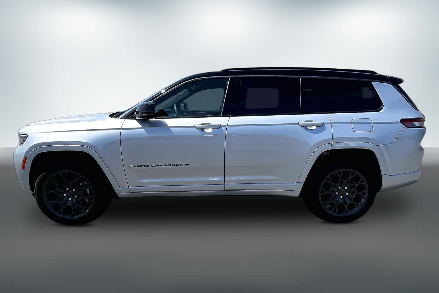 Thumbnail: 2026 Jeep Grand Cherokee - 3