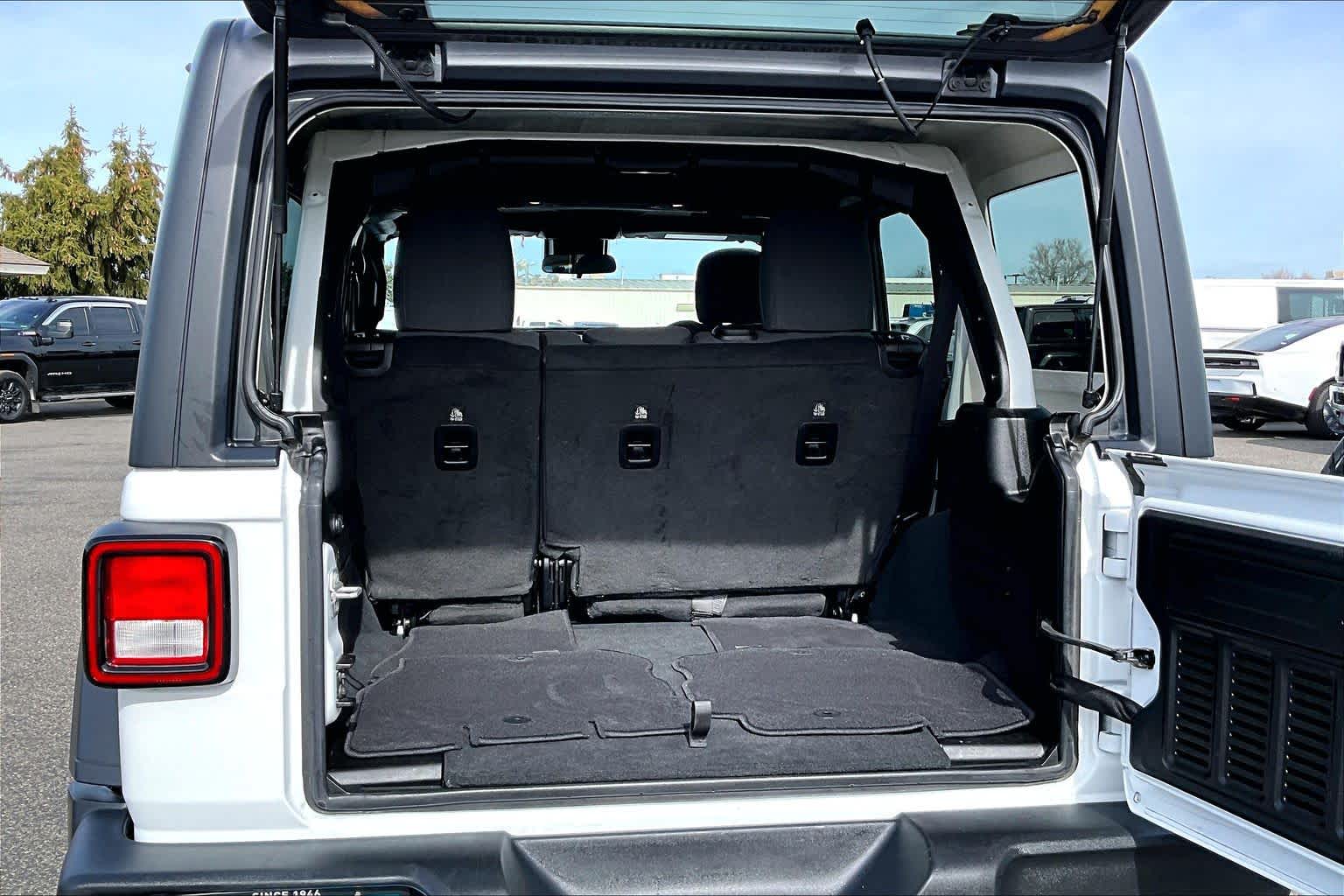 Thumbnail: 2024 Jeep Wrangler - 18