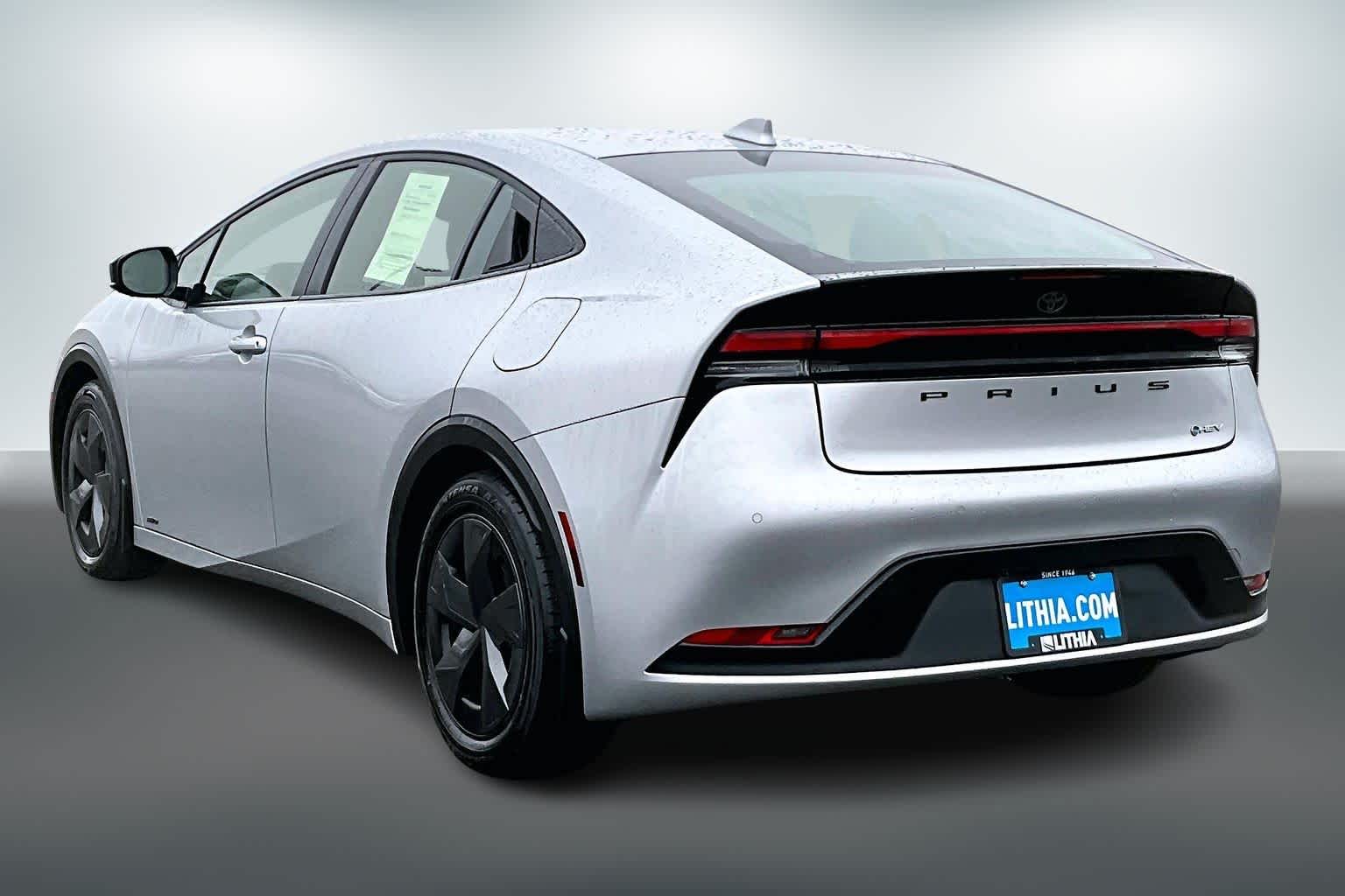 Thumbnail: 2024 Toyota Prius - 4