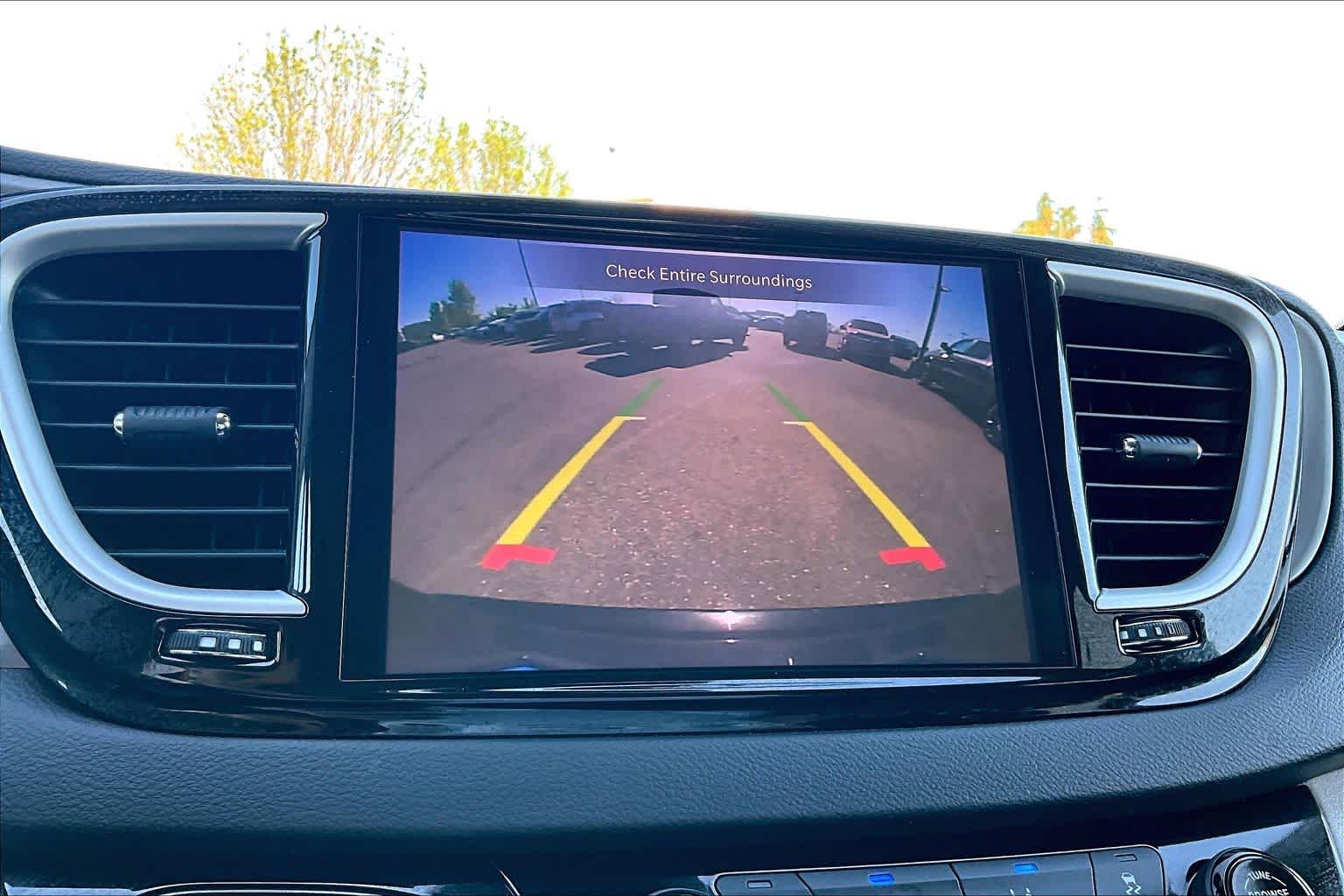 Thumbnail: 2023 Chrysler Pacifica - 24