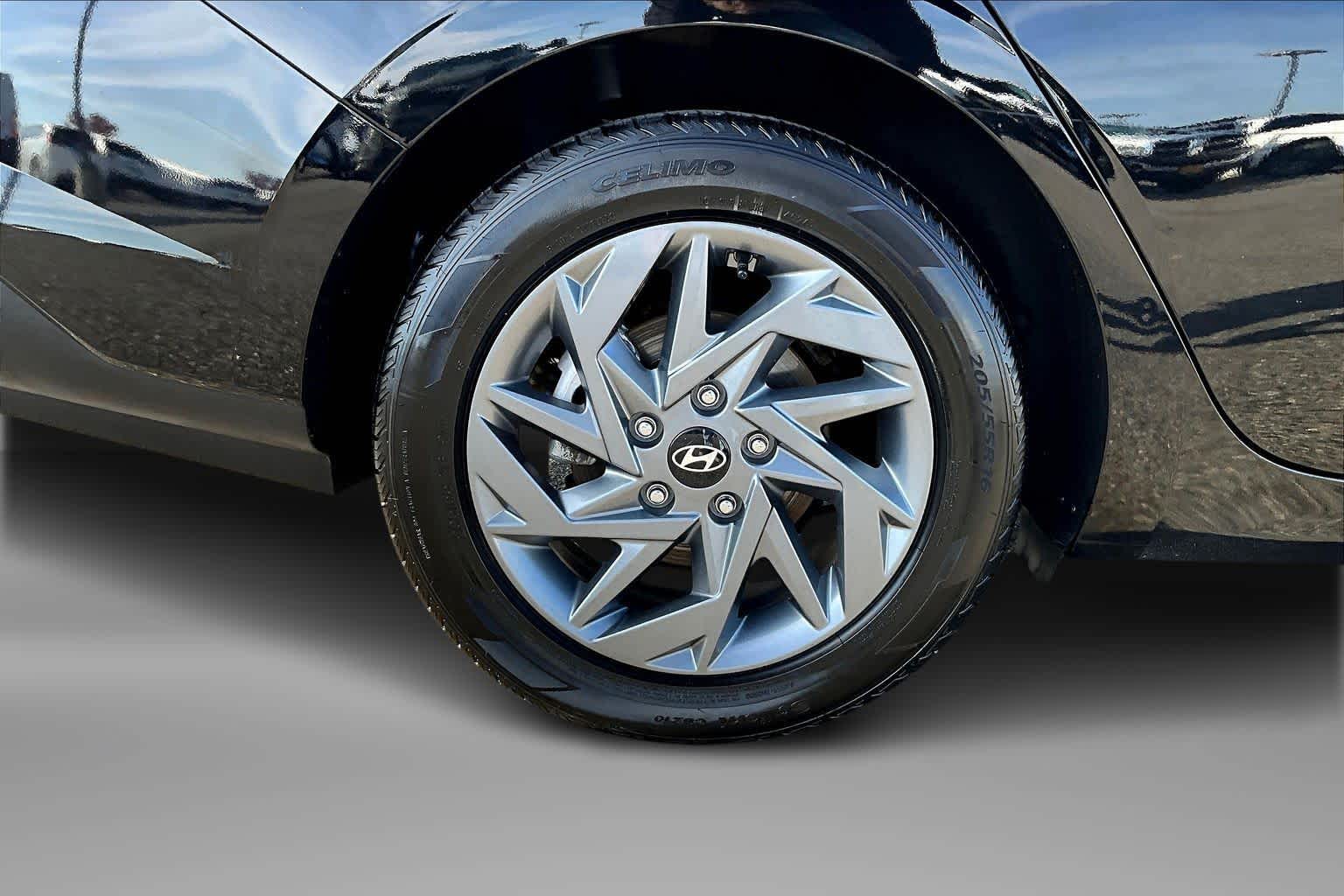 Thumbnail: 2024 Hyundai Elantra - 36