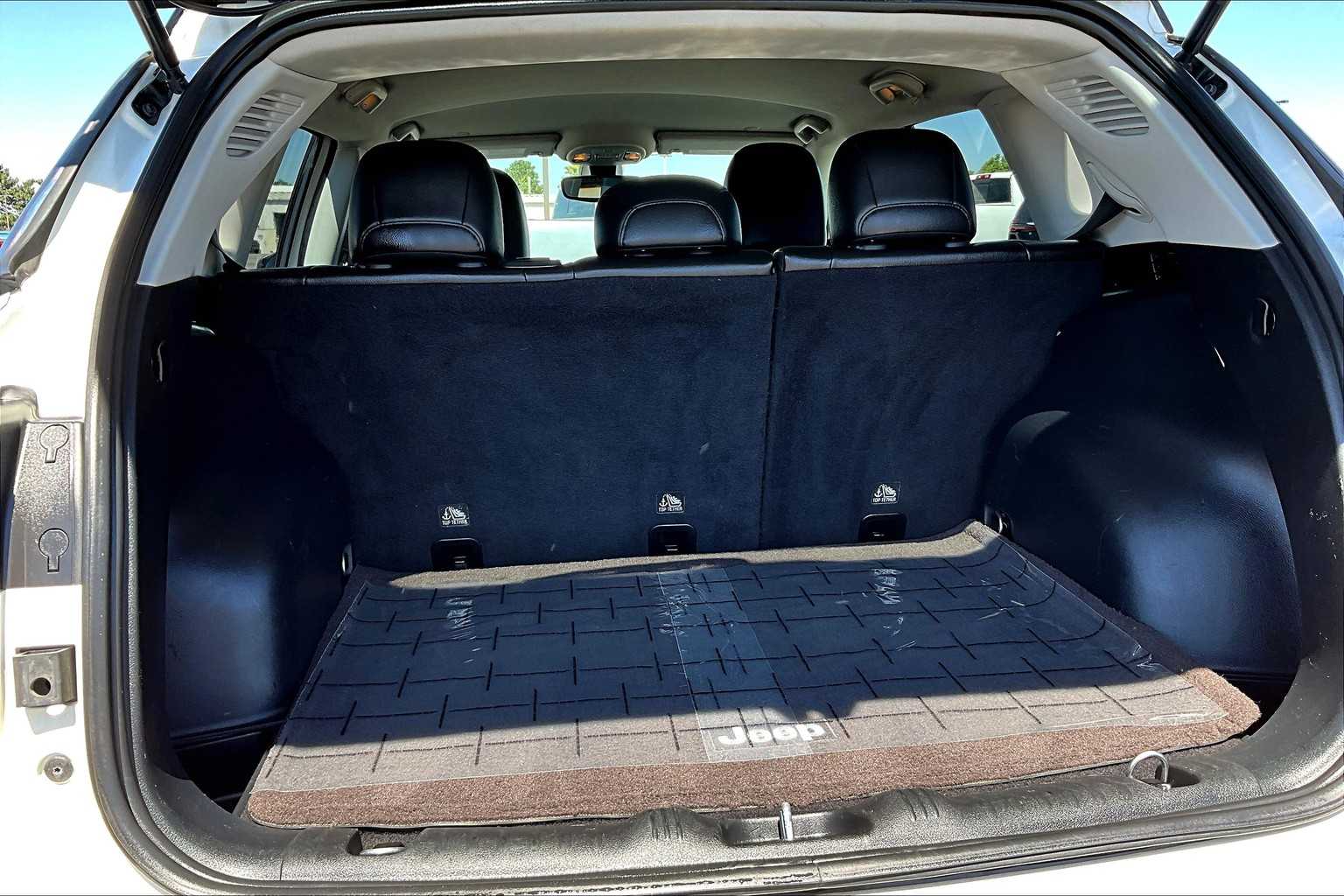 Thumbnail: 2020 Jeep Compass - 18