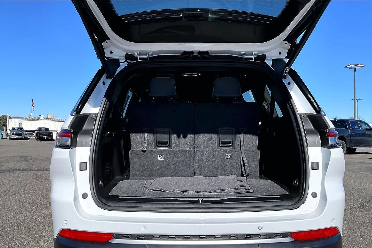 Thumbnail: 2026 Jeep Grand Cherokee - 19