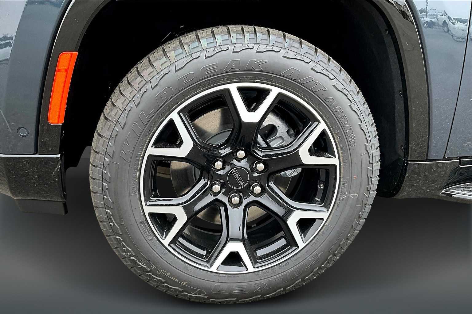 Thumbnail: 2025 Jeep Wagoneer - 7