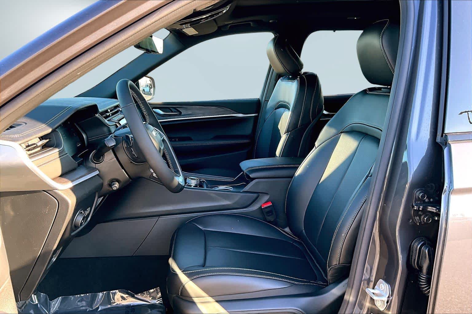 Thumbnail: 2025 Jeep Grand Cherokee - 11