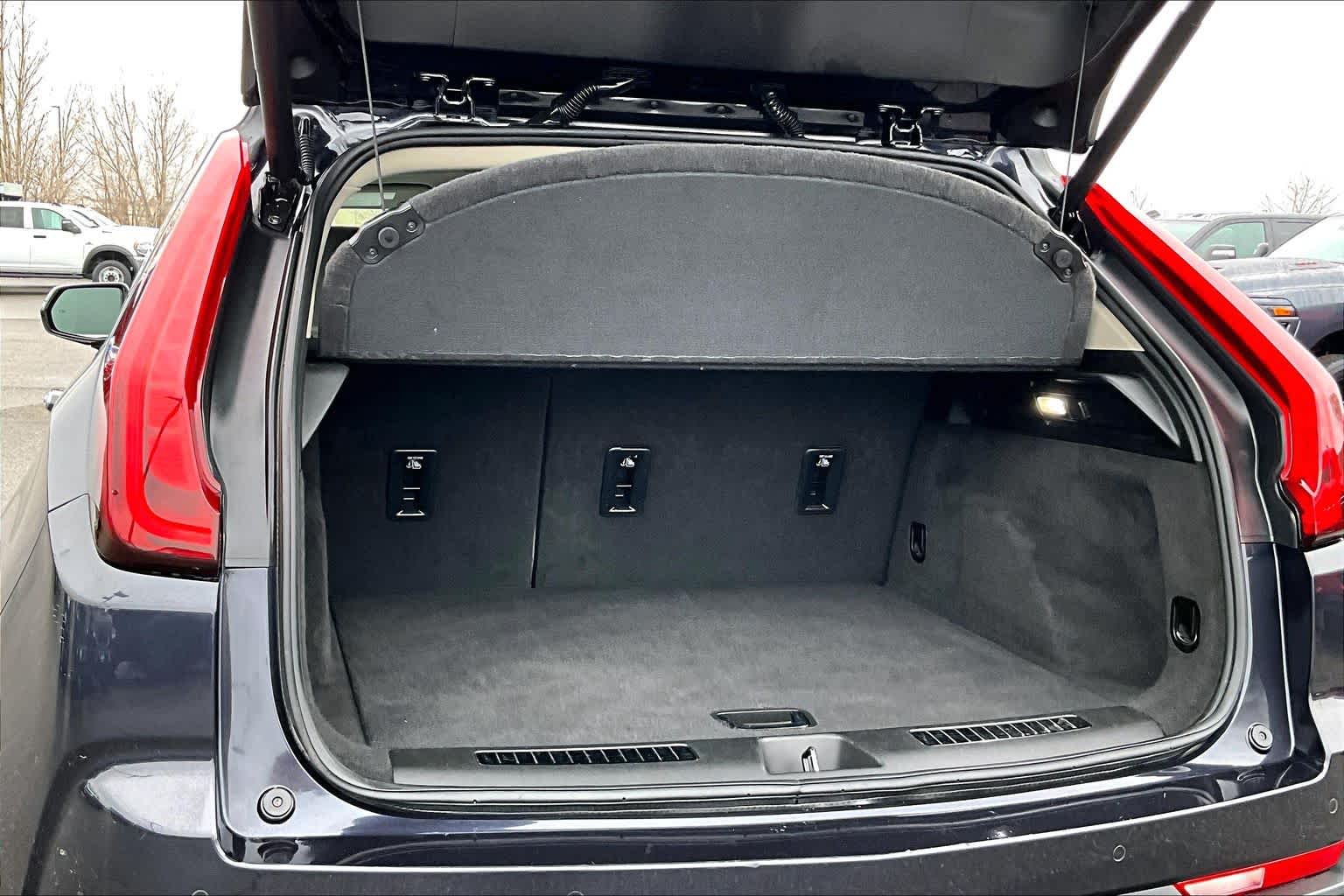 Thumbnail: 2023 Cadillac XT4 - 18