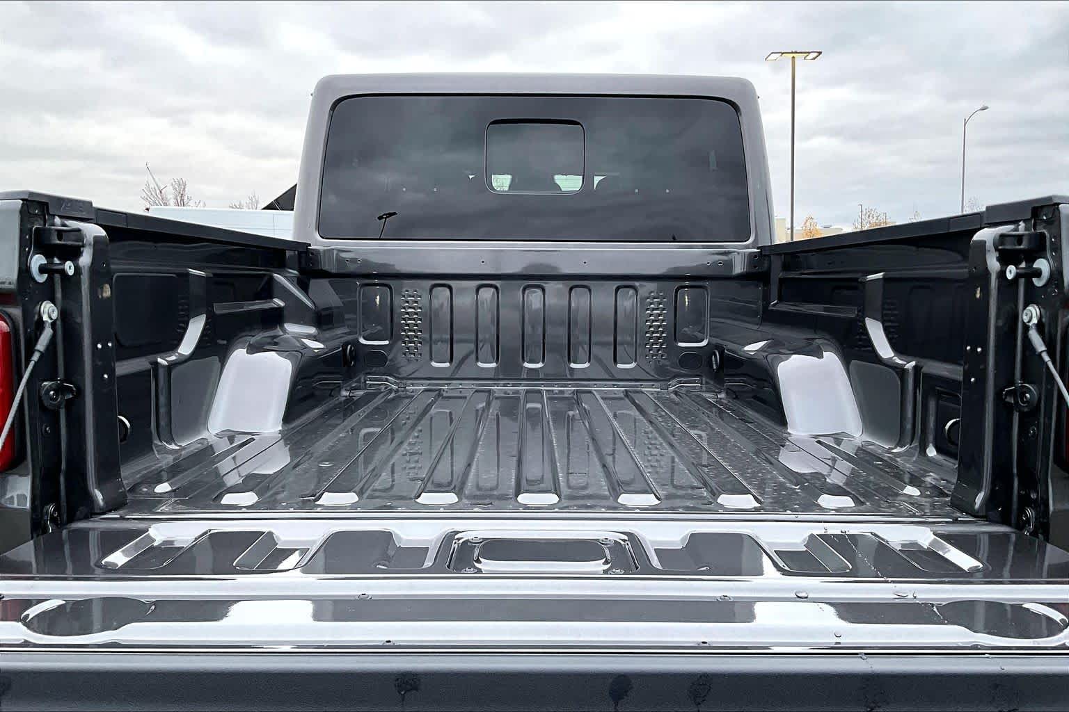 Thumbnail: 2026 Jeep Gladiator - 19